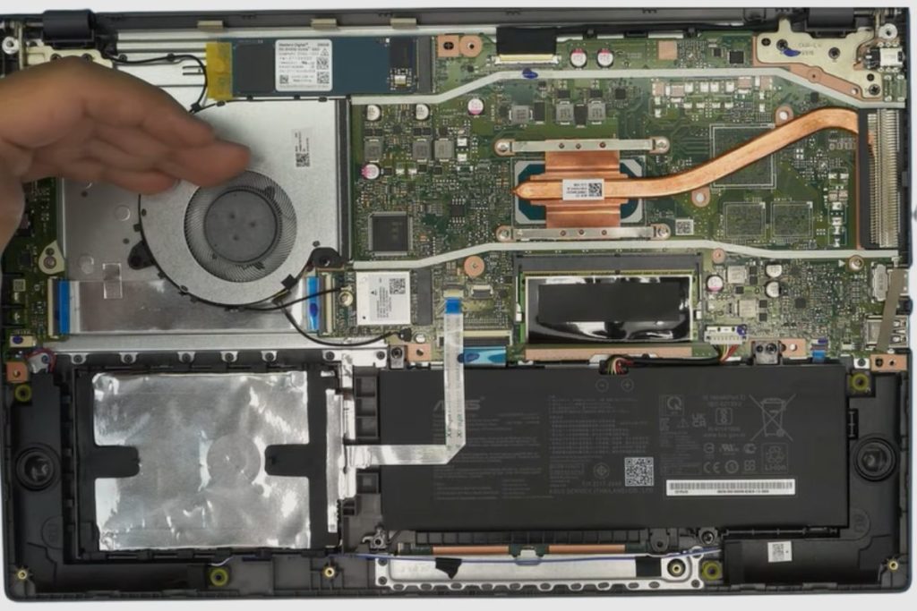 Is Asus VivoBook X515JA upgradable (2)